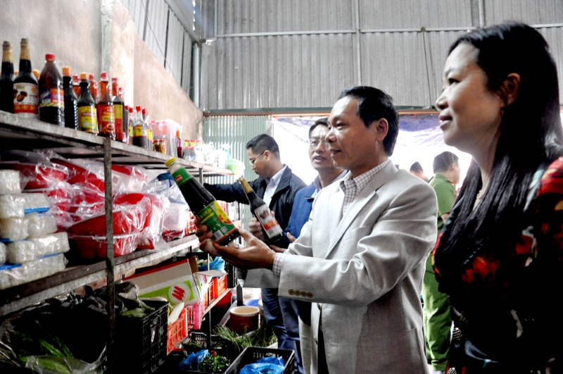 Đoàn kiểm tra Tổ giúp việc Chủ tịch UBND Tỉnh kiểm tra một số cơ sở kinh doanh thực phẩm trên địa bàn xã Hải Tiến và phường Hải Yên - Móng Cái